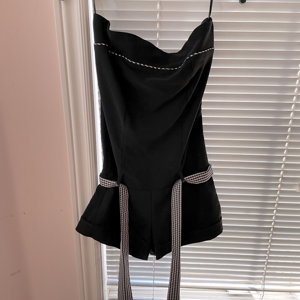 Strapless romper with belt